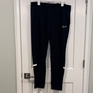 NEW Nike Womens Standard Fit Pants XL